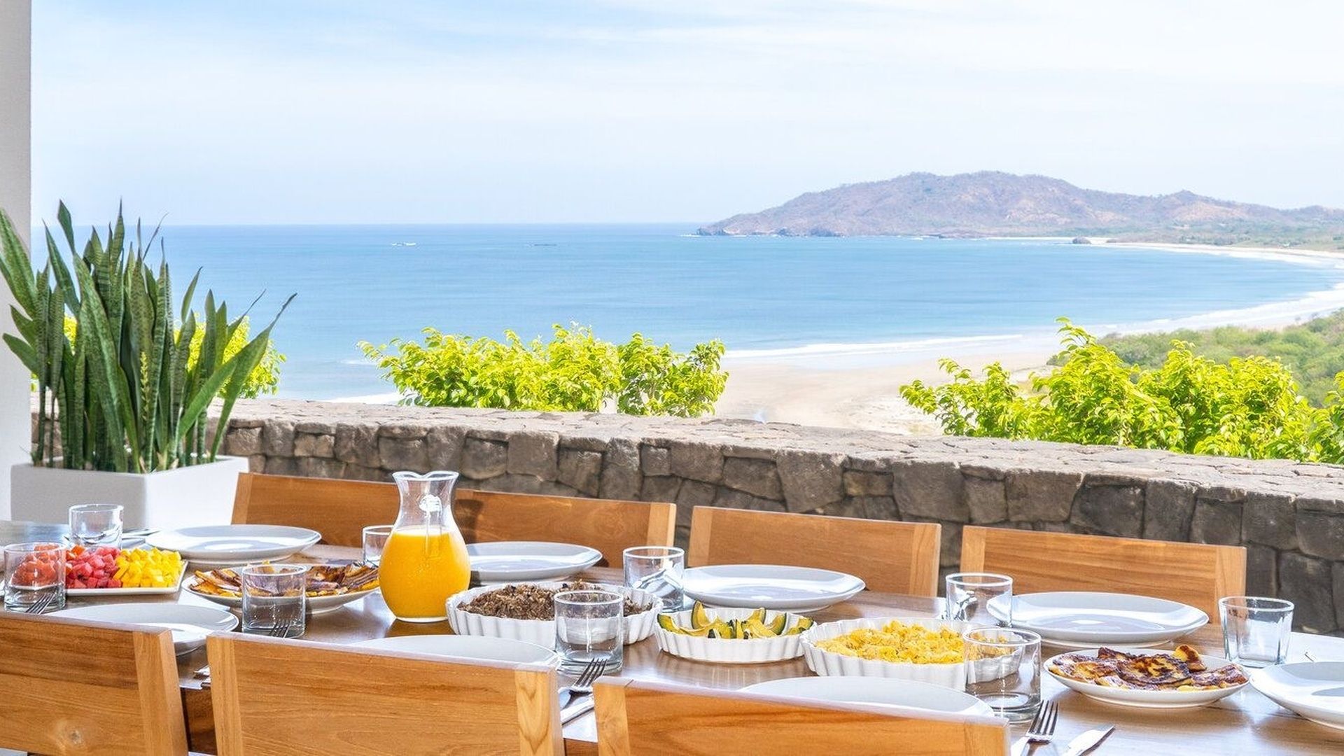 Oceanview breakfast table overlooking the beach